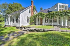 Lovely Brookfield Home w/ Private Deck & Views