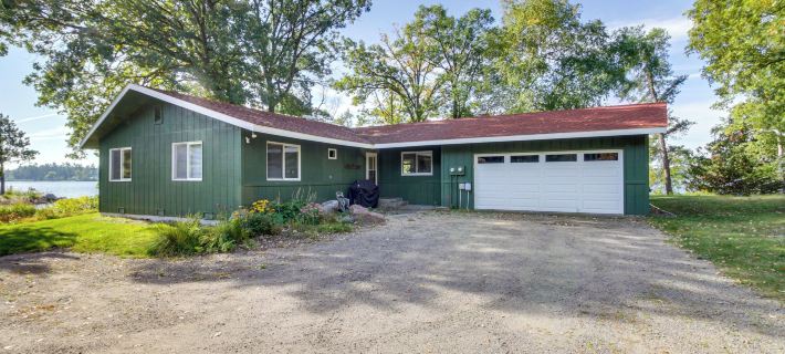 Lakefront Walker Home w/ Boat Dock & Lift! Ξενοδοχεία στην πόλη Cass County