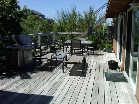 AIR CONDITIONED 4 Bed/2 Bath Beach House