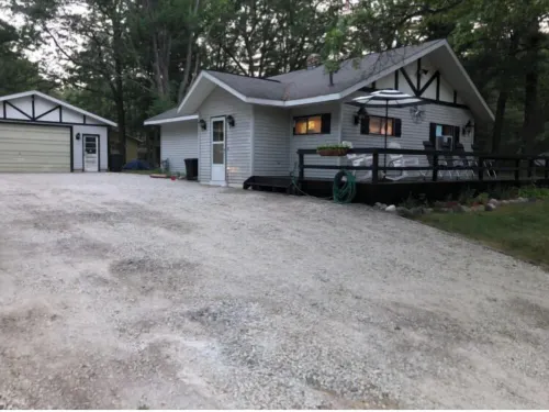 Beautiful Cottage Just minutes from The Twin Lakes & Beach فنادق في Lewiston