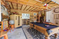 Julian Farmhouse/Fenced 2 acres with spa, right outside Julian. Pet Friendly!