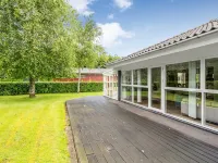 "Lyra" - 500m to the Fjord Hotels in Veslos