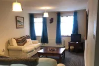 Central 2 Bed Apartment above Great Derry Pub