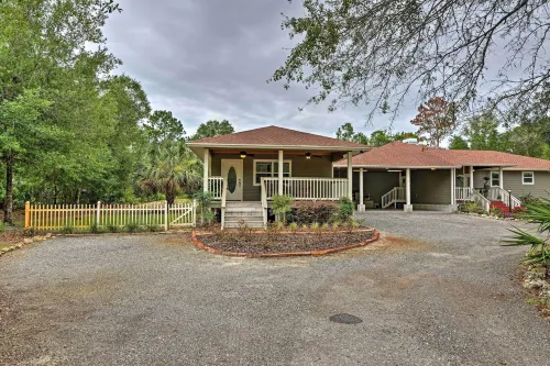 Crystal River Cottage on 1 Acre w/ Deck & Porch! - que admiten mascotas