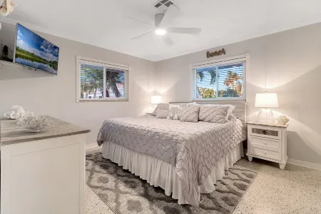 Expansive Pool and Golf Cart - Charming Island Escape