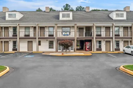 Days Inn by Wyndham Spartanburg Отели в г. Бойлинг Спрингс