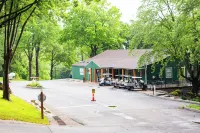 Basswood Resort - parking