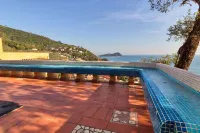 Villa with sea wiew, spa, air conditioning, elevator