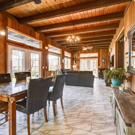 Pet-Friendly Grants Pass Home w/ Hot Tub!