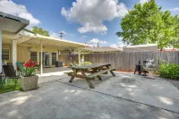 11 Mi to Nola: Westwego Home w/ Sunroom!