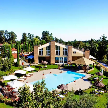 Apartment in Vinci with Pool & Wellness