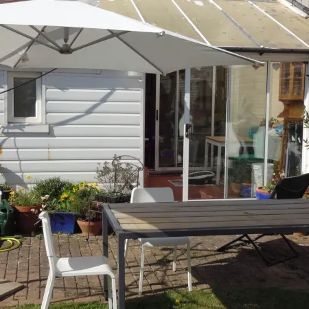 House - Sleeps 8 - Pet Friendly - Garden - Parking