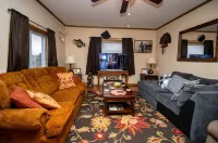 Lakeside Shady Rest Home Away from Home blocks from Rend Lake and I57/I64 Hotels in Jefferson County