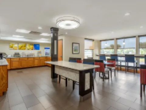 Comfort Inn & Suites Airport Hotels in Little Rock