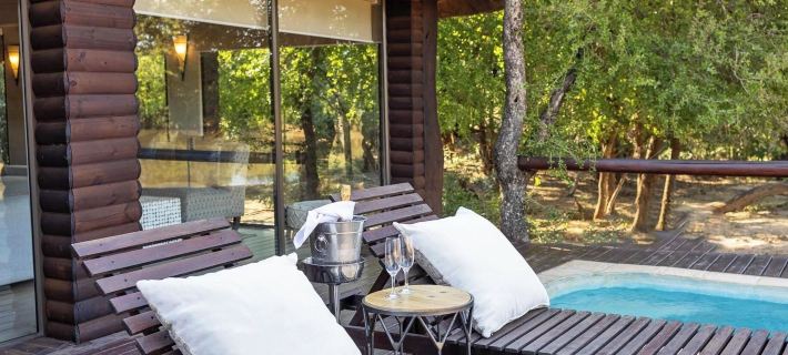 คาโรงเว - ริเวอร์ ซาฟารี ลอดจ์ โรงแรมในซานีน