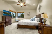 The Glen House, a lovely 4 bedroom home in Palmer Lake, with hot tub, and views! 帕爾默湖住宿飯店