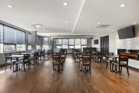 Best Western Plus East Side Отели рядом с достопримечательностью «Университет Саскачевана»