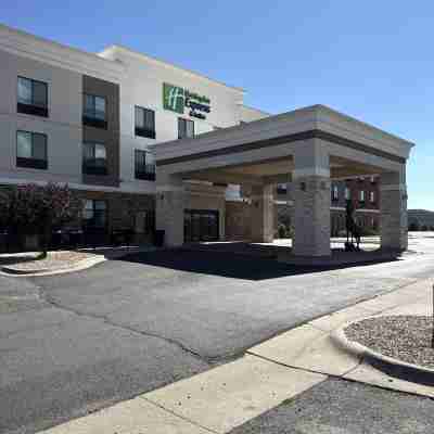 Holiday Inn Express & Suites Trinidad Hotel Exterior