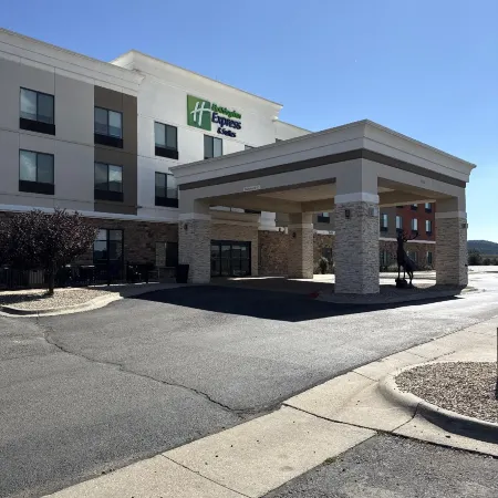 Holiday Inn Express & Suites TRINIDAD by IHG
