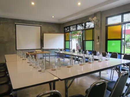 The Picturebook Guesthouse Отели рядом с достопримечательностью «Wat Don Kaeo»