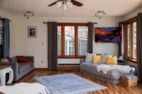 Lakefront Hot tub Amazing Views 35 min to Indy