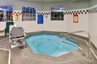 Holiday Inn Express & Suites PORTLAND-JANTZEN BEACH by IHG - Bathtub