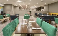Holiday Inn MARQUETTE by IHG - 朝食