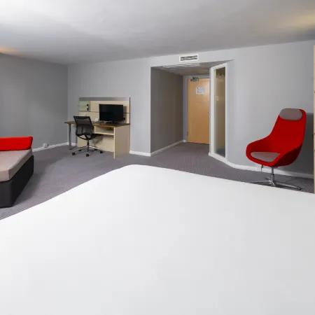 Holiday Inn Express SWINDON CITY CENTRE by IHG