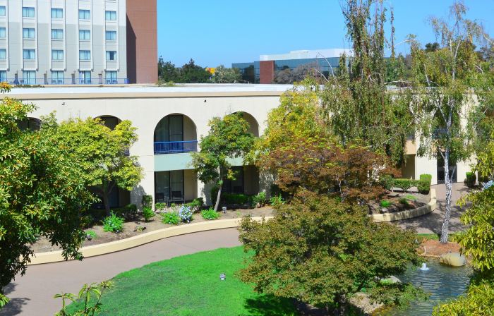 DoubleTree by Hilton Newark-Fremont