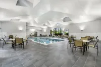ステイブリッジ スイーツ トレド - マウミー by IHG - プール