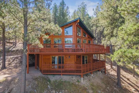 The Reinerheim Cabin Centrally Located and Close to Lake Pactola