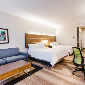 Holiday Inn Express & Suites WEST EDMONTON-MALL AREA by IHG Hotel dekat Lapangan Golf Lewis Estates