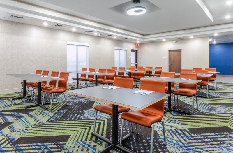 Holiday Inn Express & Suites Kearney by IHG photo 5