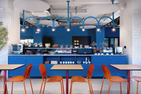 CX Naples Centrale Отели рядом с достопримечательностью «Fontana Del Nettuno»