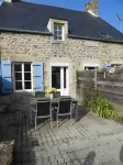 House 100m from the beach 200m from the center Hôtels à : Saint-Vaast-la-Hougue