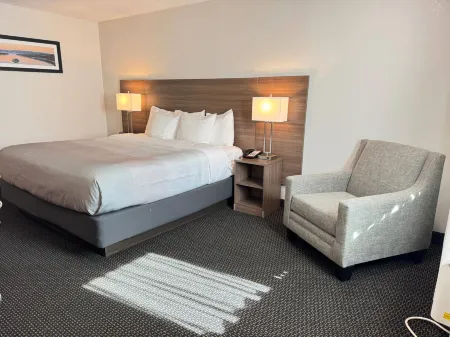 Quality Inn Отели рядом с достопримечательностью «Clive Elementary School»