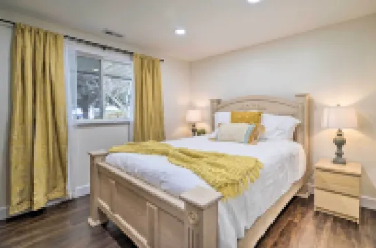 Deck + Game Room: Redmond Home ~ 17 Mi to Seattle