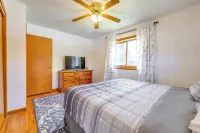 Family-Friendly Waterloo Abode w/ Deck! - 民泊