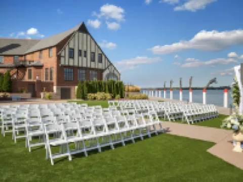 St. Clair Inn Hotels in St. Clair County