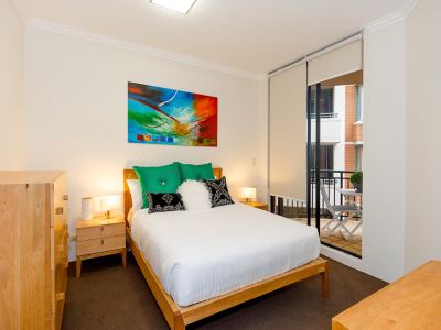 Thriving city location, dining hub near CBD