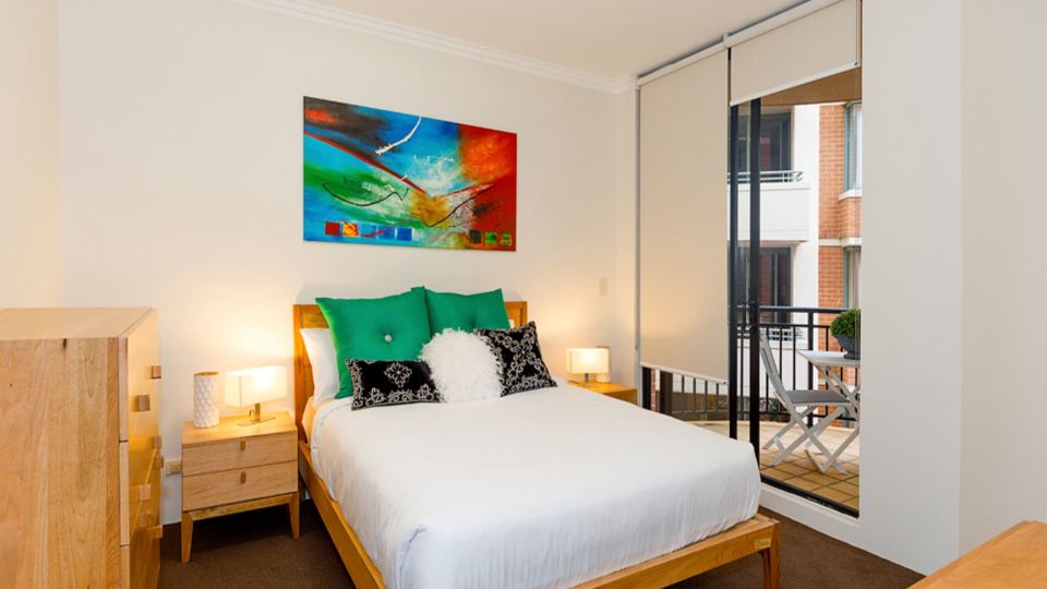 Thriving city location, dining hub near CBD