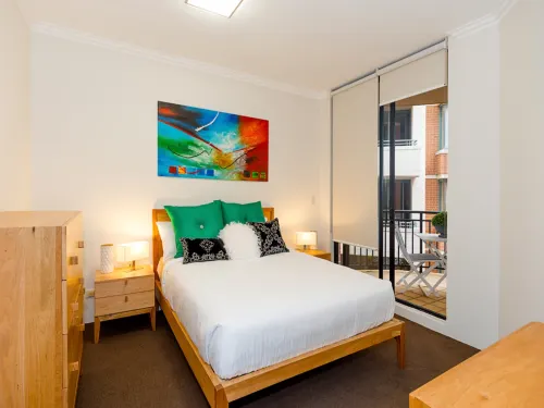 Thriving city location, dining hub near CBD