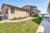 Spacious Riverfront Home w/ Dock in St Clair! - Homestays