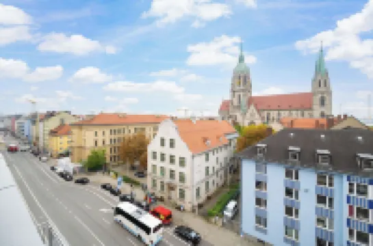 โฮมาริส อพาร์ตเมนต์ เธเรเซ