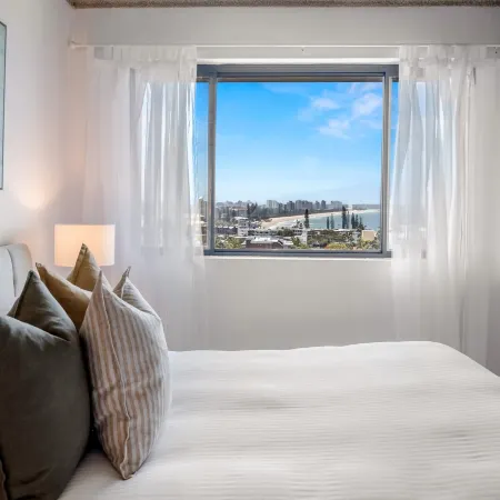 2-Bed near Beach with BBQ & Stunning Ocean Views