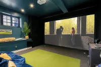 Lovely 5BD Home with Cinema & Games Room