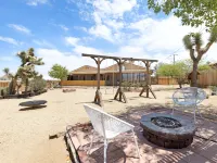 Euphorbia House - Fire Pit, Ping Pong, Tether Ball & Dark Skies 3 Bedroom Home by RedAwning Hotels in Yucca Valley