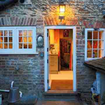 Artists Hideaway in Cowfold Hotel Exterior