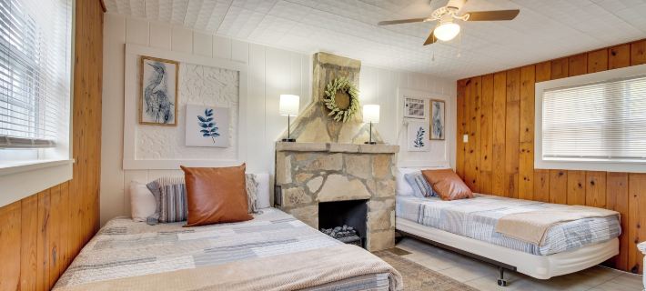 Mountain Home Cabin w/ Fire Pit < 1 Mi to Lake! Hotels in Baxter County