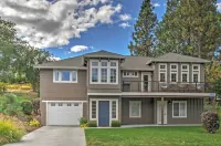 Gorgeous Wapato Point Lakehouse w/ Private Hot Tub - Wifi